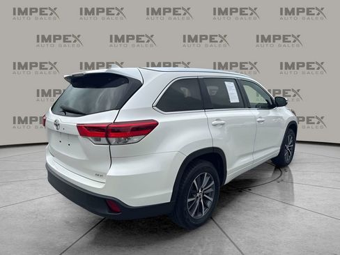 Used 2017 Toyota Highlander XLE FWD image 5