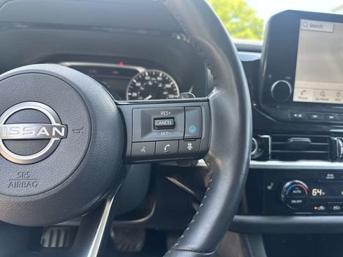 Used 2023 Nissan Pathfinder SL FWD image 19