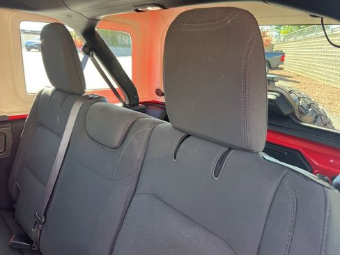 Used 2020 Jeep Wrangler Unlimited Sahara image 25