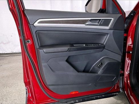 Used 2018 Volkswagen Atlas SE image 25