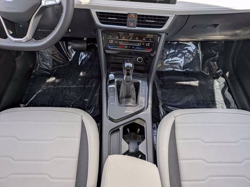 New 2026 Volkswagen Taos SE FWD image 19