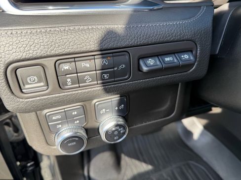 Used 2022 GMC Yukon XL Denali AWD/4WD image 22