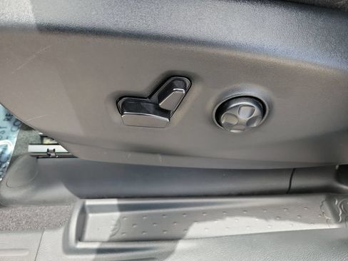 Used 2025 Chrysler Pacifica Select FWD image 21