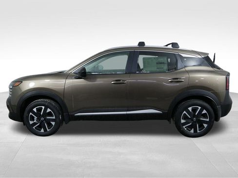 Used 2026 Nissan Kicks SV w/ Cold Weather Package image 5