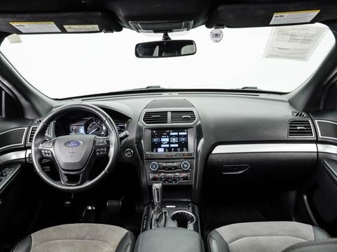 Used 2017 Ford Explorer XLT w/ Equipment Group 202A FWD image 21