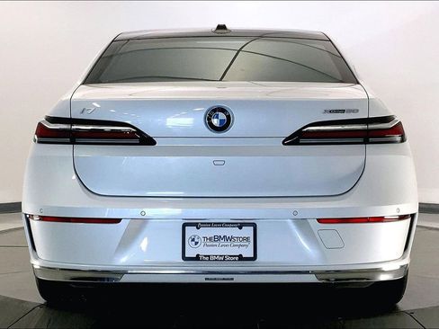 Certified 2023 BMW i7 xDrive60 AWD/4WD image 3