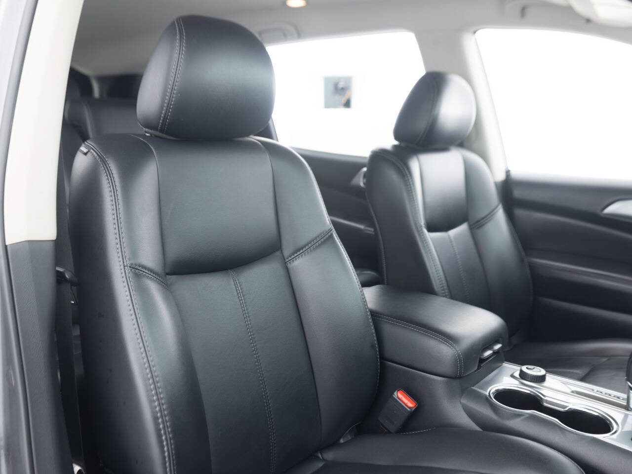 Used 2019 Nissan Pathfinder SL AWD/4WD image 28