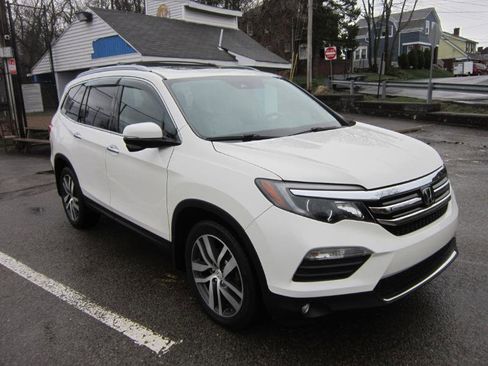 Used 2017 Honda Pilot Touring image 4