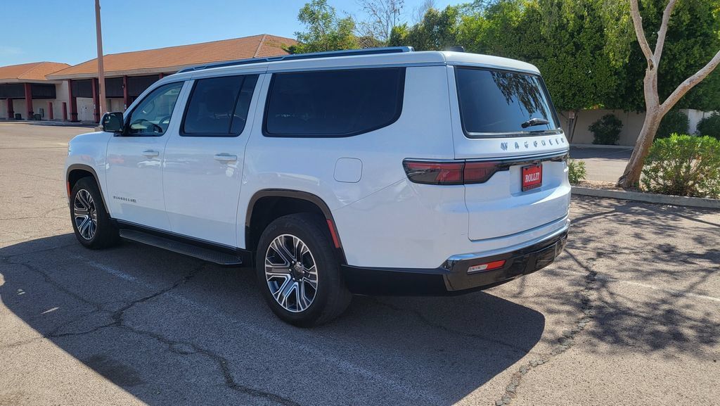 Used 2024 Jeep Wagoneer L Series II w/ Flexible Seating Group RWD image 8