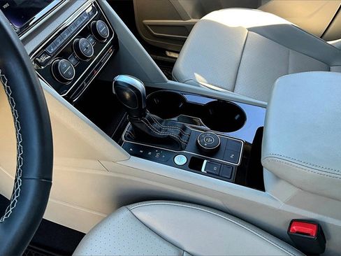 Used 2022 Volkswagen Atlas SE image 14