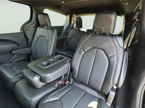 New 2026 Chrysler Pacifica Select image 25