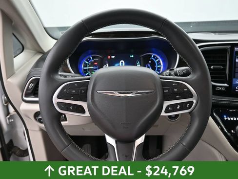 Used 2023 Chrysler Pacifica Limited FWD image 26