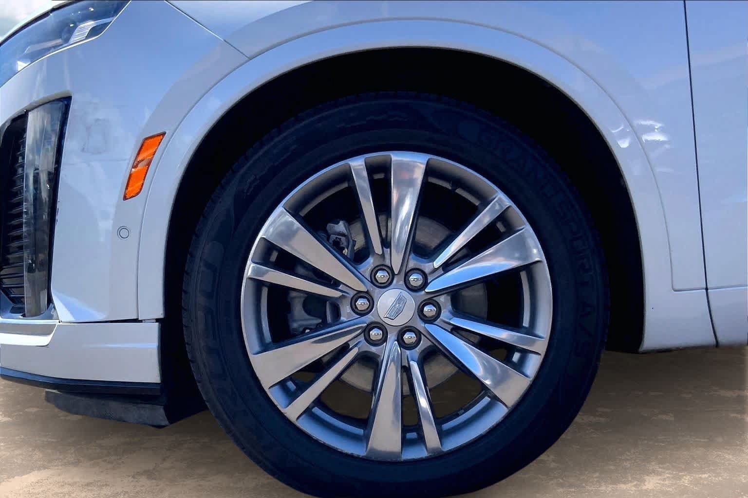 Used 2023 Cadillac XT6 Premium Luxury w/ Technology Package FWD image 8