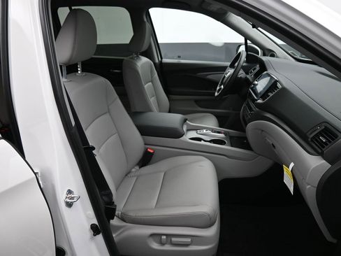 Certified 2025 Honda Ridgeline RTL image 25