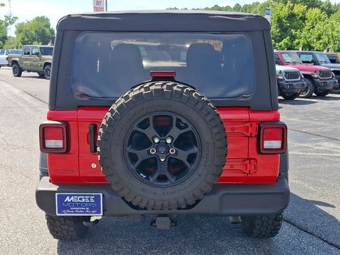 Certified 2022 Jeep Wrangler Sport AWD/4WD image 5