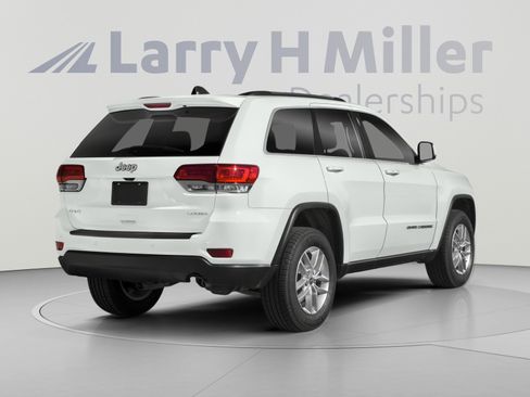 Used 2021 Jeep Grand Cherokee Laredo AWD/4WD image 2