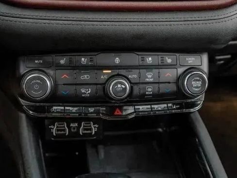 Used 2022 Dodge Durango Citadel RWD image 36