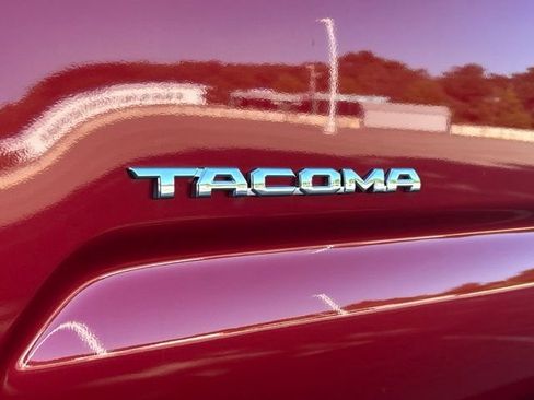 Used 2022 Toyota Tacoma SR5 w/ Technology Package AWD/4WD image 11