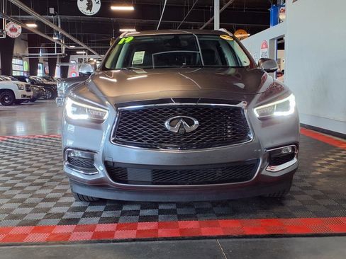 Used 2019 INFINITI QX60 Luxe w/ Essential Package image 2