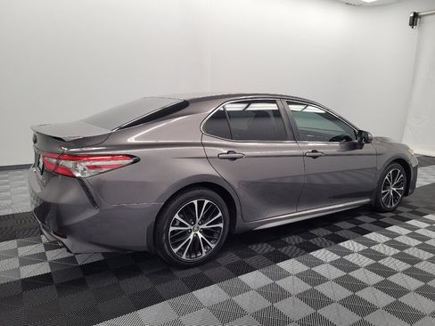 Used 2018 Toyota Camry SE FWD image 10