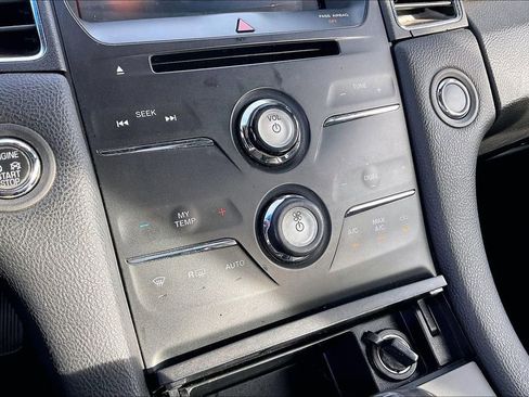 Used 2015 Ford Taurus Limited image 17