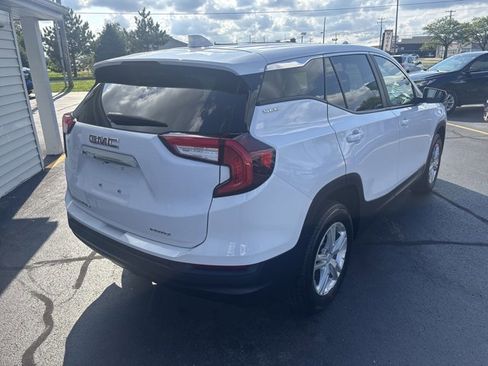 Used 2023 GMC Terrain SLE image 3