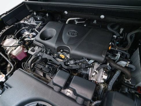 Used 2025 Toyota RAV4 XLE AWD/4WD image 36