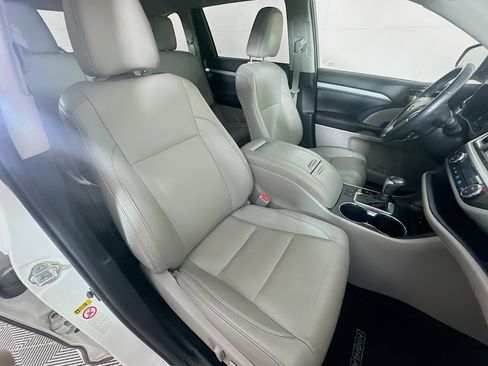 Used 2019 Toyota Highlander XLE FWD image 33