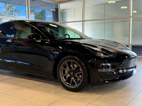 Used 2022 Tesla Model 3 Long Range AWD/4WD image 5