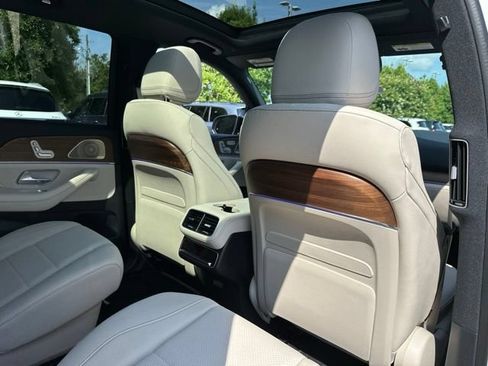Used 2025 Mercedes-Benz GLS 450 4MATIC image 35