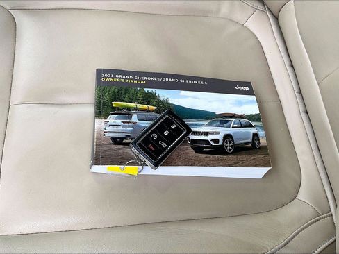 Used 2023 Jeep Grand Cherokee Limited w/ Trailer Tow Prep Group (B) image 12