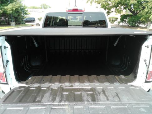 Certified 2022 GMC Canyon AT4 w/ Trailering Package AWD/4WD image 9