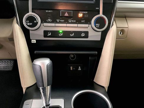 Used 2014 Toyota Camry LE image 14