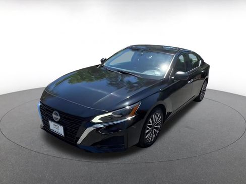 Used 2025 Nissan Altima 2.5 SV FWD image 5