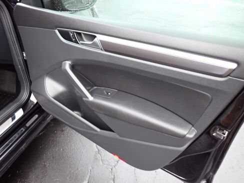 Used 2018 Volkswagen Passat 2.0T R-Line w/ R-Line Lighting Package image 25