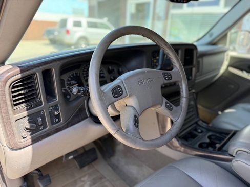 Used 2004 GMC Yukon Denali AWD/4WD image 12
