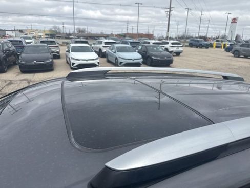 Used 2017 Toyota RAV4 SE image 10