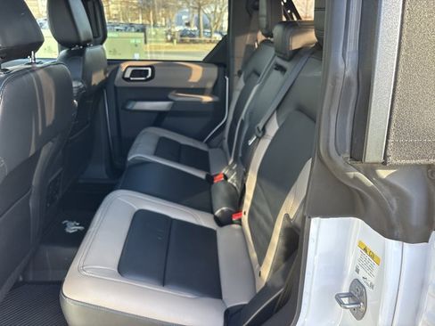 Used 2023 Ford Bronco Wildtrak image 16