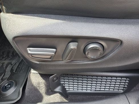 Used 2025 Toyota Sienna XLE Woodland Edition AWD/4WD image 21