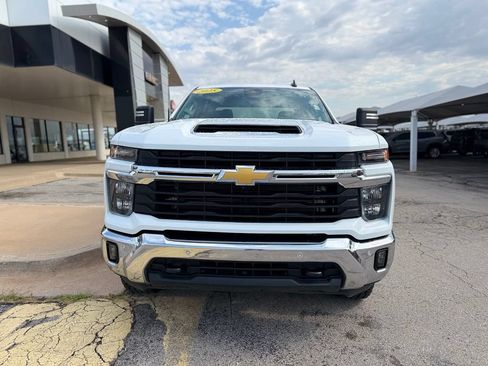 Used 2025 Chevrolet Silverado 3500 LT w/ Safety Package AWD/4WD image 2