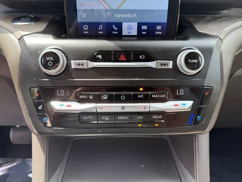 Used 2020 Ford Explorer Platinum w/ Premium Technology Package AWD/4WD image 28