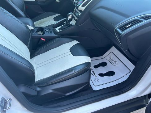 Used 2013 Ford Focus Titanium FWD image 12