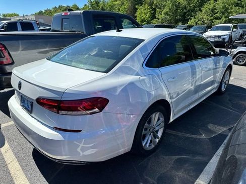 Used 2020 Volkswagen Passat 2.0T SE w/ Sunroof Package FWD image 3