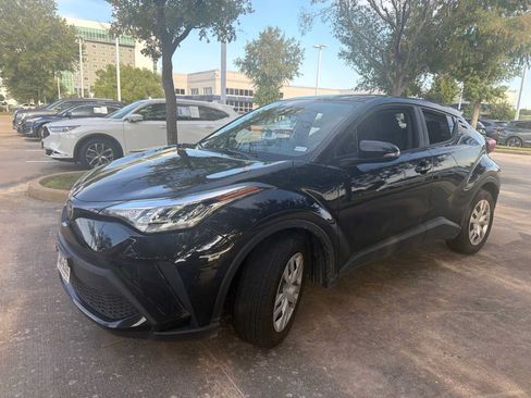 Used 2020 Toyota C-HR LE FWD image 1