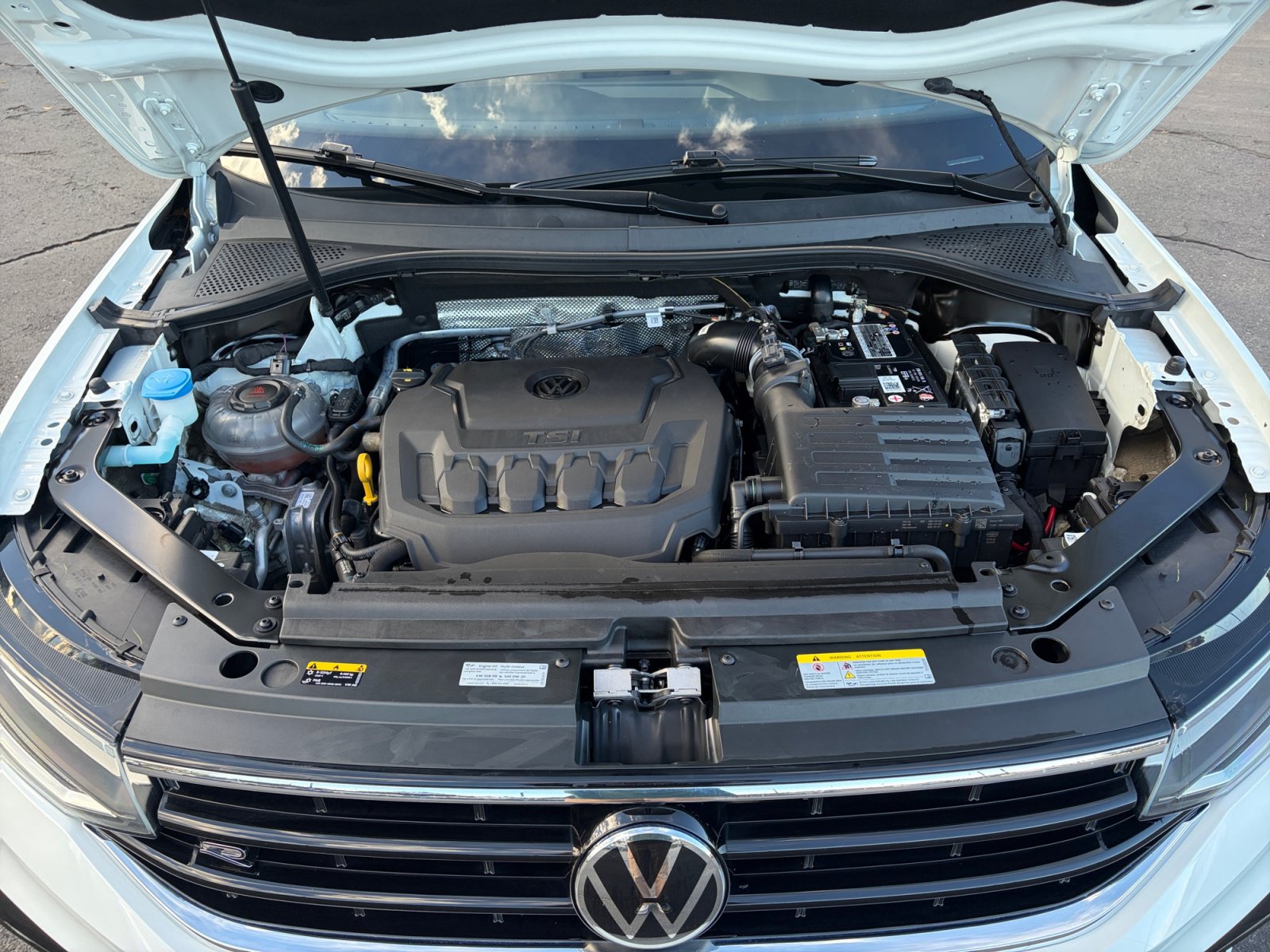 Used 2023 Volkswagen Tiguan SE R-Line AWD/4WD image 21