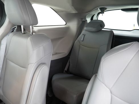 Used 2023 Toyota Sienna XLE FWD image 15