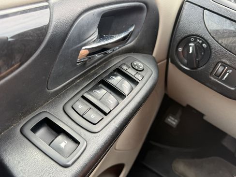 Used 2018 Dodge Grand Caravan SE w/ UConnect Hands-Free Group FWD image 21