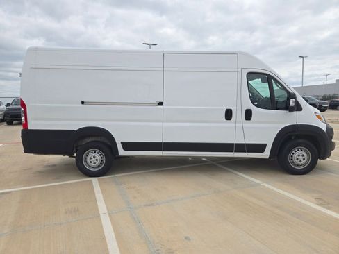 Used 2025 RAM ProMaster 3500 w/ Convenience Group FWD image 2