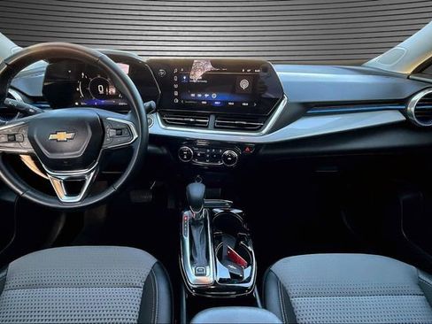 Used 2024 Chevrolet Trax LT w/ LT Convenience Package image 7