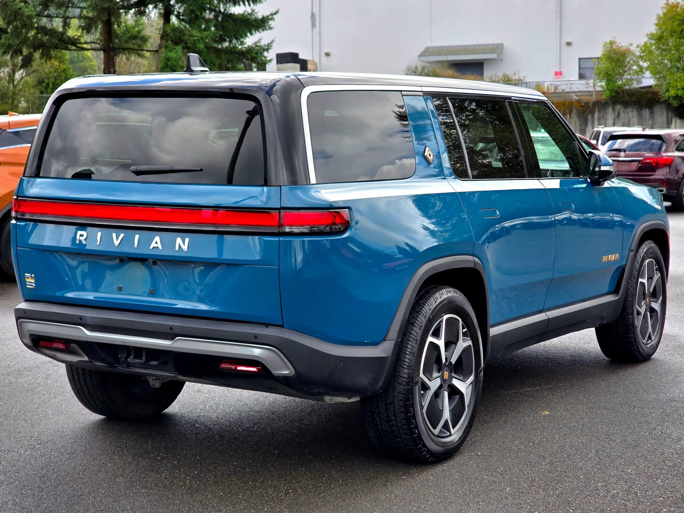 Used 2023 Rivian R1S Adventure Quad AWD/4WD image 14